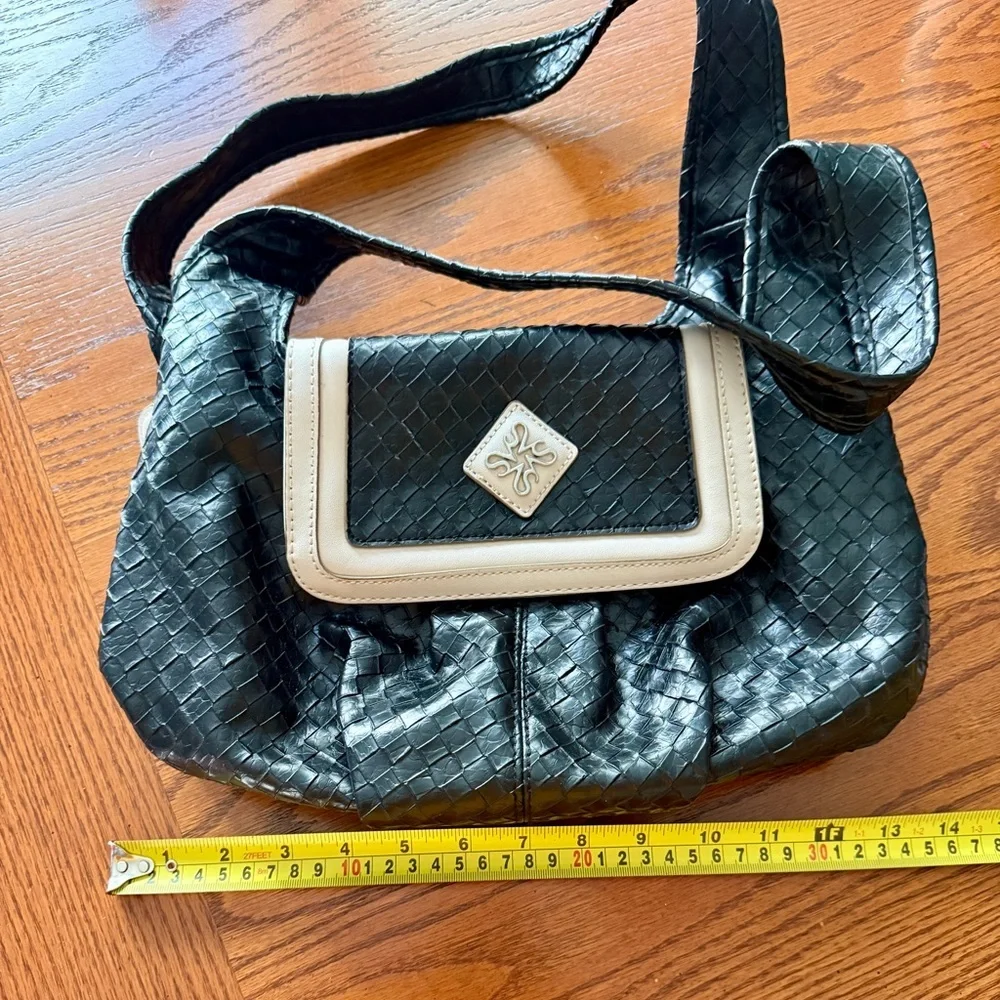 Simply Vera Vera Wang Shoulder Bag Womens Medium Black Woven Good Hobo Purse